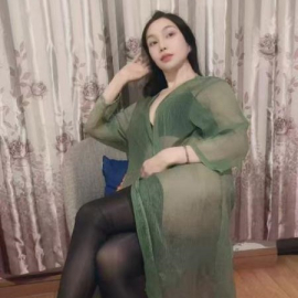 长腿丝袜美少妇